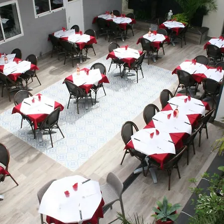 Les Italiens Hotel