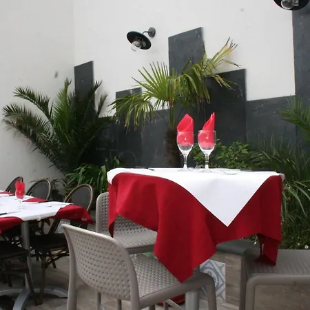 Les Italiens Hotel 2*