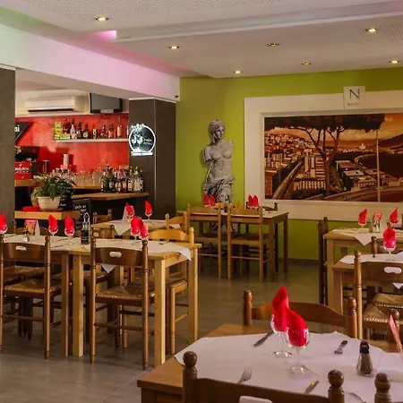 Hotel Les Italiens 2*