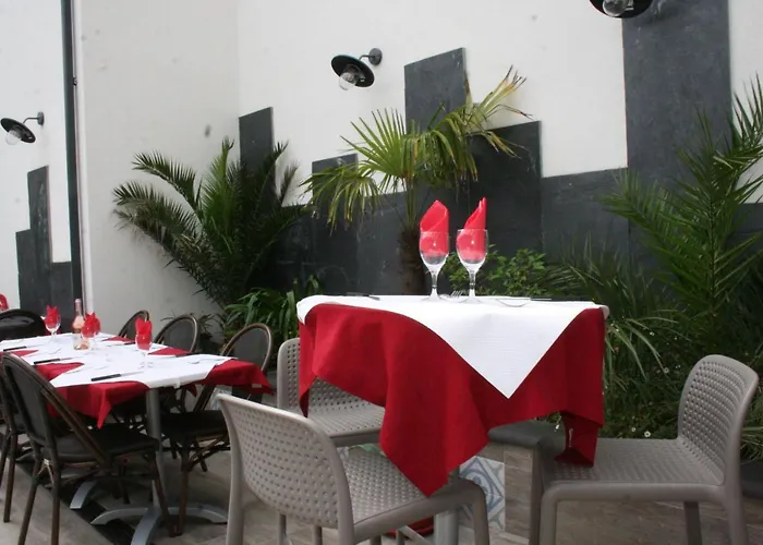 Les Italiens فندق 2*